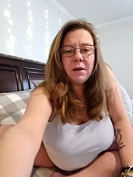 Snapshot of MsShelby40 chatting on January 18, 2025, 5:37 pm MsShelby40 online show from January 18, 2025, 5:37 pm