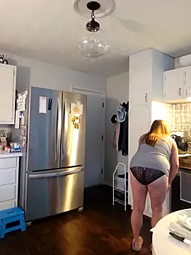 Snapshot of MsShelby40 chatting on October 8, 2025, 10:10 pm MsShelby40 online show from October 8, 2025, 10:10 pm