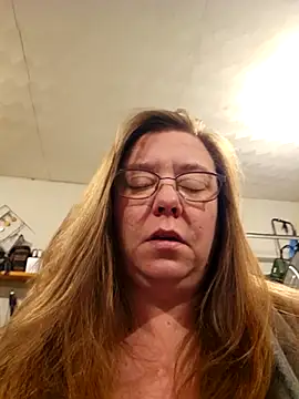 Snapshot of MsShelby40 chatting on December 3, 2025, 10:53 pm MsShelby40 online show from December 3, 2025, 10:53 pm