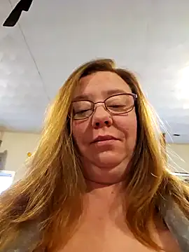 Snapshot of MsShelby40 chatting on February 13, 2025, 10:11 pm MsShelby40 online show from February 13, 2025, 10:11 pm