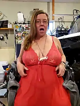 Snapshot of MsShelby40 chatting on February 12, 2025, 10:04 pm MsShelby40 online show from February 12, 2025, 10:04 pm