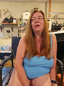 Snapshot of MsShelby40 chatting on June 17, 2026, 10:41 pm MsShelby40 online show from June 17, 2026, 10:41 pm