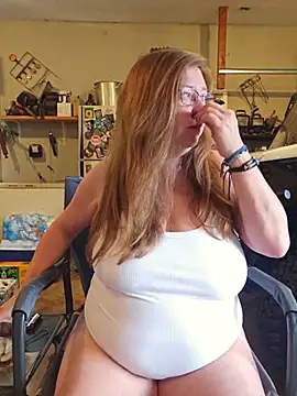 Snapshot of MsShelby40 chatting on July 11, 2026, 10:32 pm MsShelby40 online show from July 11, 2026, 10:32 pm