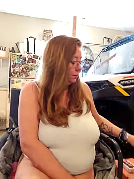 Snapshot of MsShelby40 chatting on October 10, 2025, 2:29 pm MsShelby40 online show from October 10, 2025, 2:29 pm