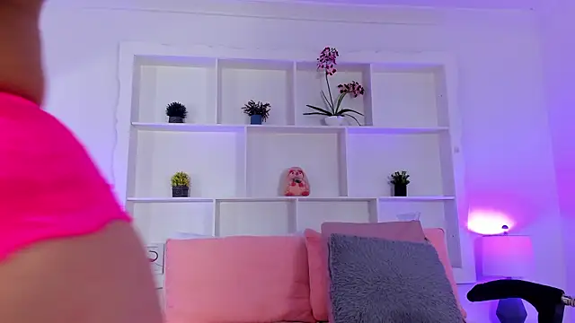 Jenifer Diaz online show from September 30, 2025, 1:17 pm