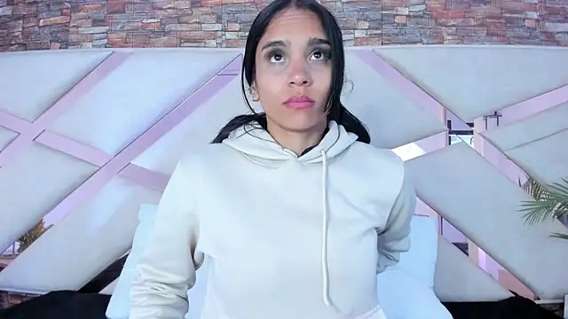 sophie pariss online show from February 28, 2026, 12:54 am