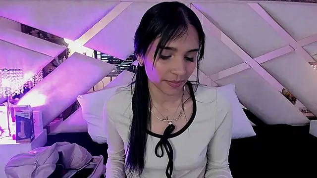 sophie pariss online show from October 23, 2025, 4:00 am