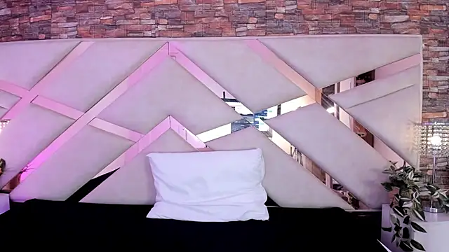 sophie pariss online show from December 3, 2025, 3:29 am