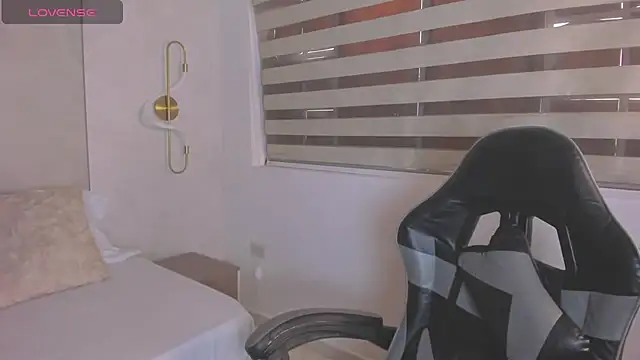 lia sexx19 online show from April 16, 2026, 9:26 pm