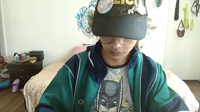 Snapshot of fenixmfx19 chatting on February 24, 2025, 7:09 pm fenixmfx19 online show from February 24, 2025, 7:09 pm