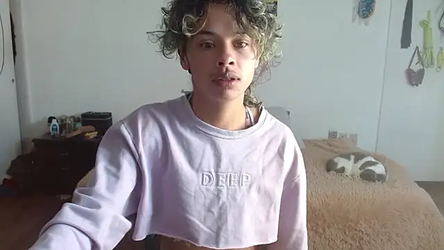 Snapshot of fenixmfx19 chatting on February 25, 2025, 8:11 pm fenixmfx19 online show from February 25, 2025, 8:11 pm