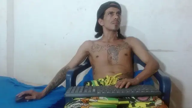 Snapshot of damian_bottom_bigcock chatting on January 8, 2026, 12:27 am damian bottom bigcock online show from January 8, 2026, 12:27 am