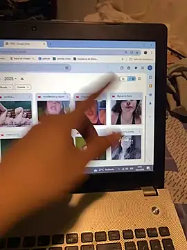 isadelasestrellas online show from February 15, 2026, 9:03 pm