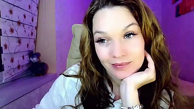 impossibleluna online show from September 9, 2025, 5:22 pm