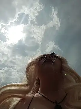 madelaine- online show from February 10, 2026, 6:07 pm