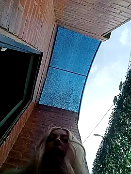 madelaine- online show from April 18, 2026, 9:04 pm