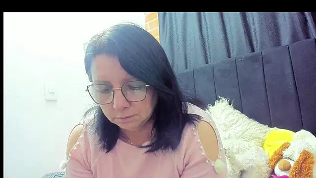 Snapshot of Evaaross_2345 chatting on November 27, 2025, 10:59 am Evaaross 2345 online show from November 27, 2025, 10:59 am