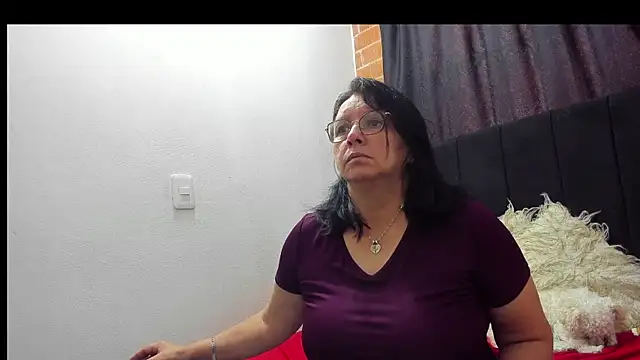 Snapshot of Evaaross_2345 chatting on November 24, 2025, 1:55 pm Evaaross 2345 online show from November 24, 2025, 1:55 pm