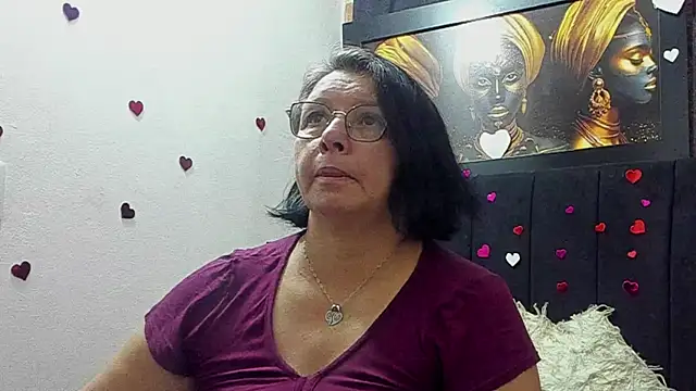 Snapshot of Evaaross_2345 chatting on May 31, 2026, 1:39 pm Evaaross 2345 online show from May 31, 2026, 1:39 pm