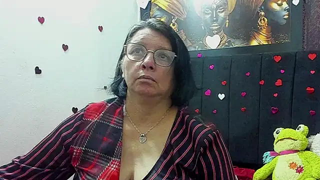 Snapshot of Evaaross_2345 chatting on May 23, 2026, 7:46 pm Evaaross 2345 online show from May 23, 2026, 7:46 pm