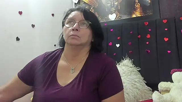 Snapshot of Evaaross_2345 chatting on May 7, 2026, 8:23 pm Evaaross 2345 online show from May 7, 2026, 8:23 pm