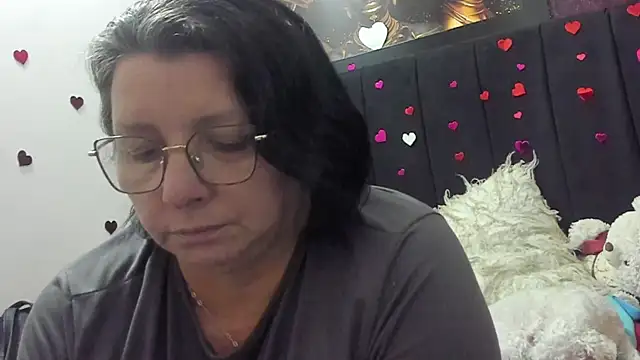 Snapshot of Evaaross_2345 chatting on May 16, 2026, 4:28 pm Evaaross 2345 online show from May 16, 2026, 4:28 pm