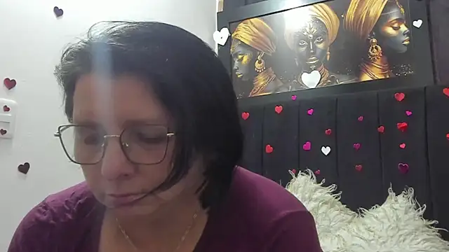 Snapshot of Evaaross_2345 chatting on April 20, 2026, 1:45 pm Evaaross 2345 online show from April 20, 2026, 1:45 pm