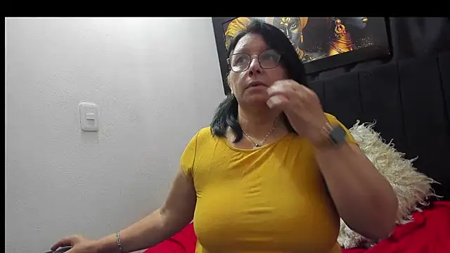 Snapshot of Evaaross_2345 chatting on November 19, 2025, 9:48 pm Evaaross 2345 online show from November 19, 2025, 9:48 pm