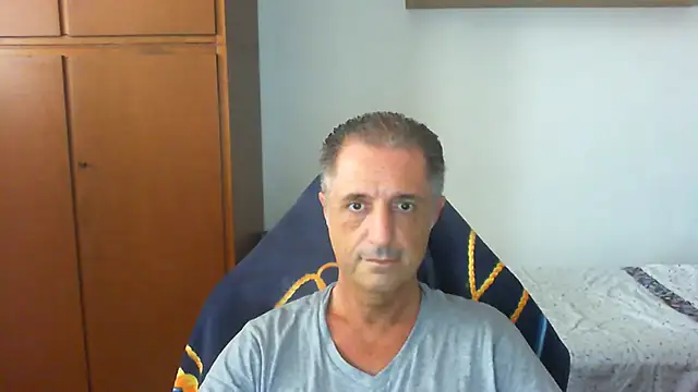 Snapshot of lliuk70mi chatting on June 20, 2026, 12:10 pm lliuk70mi online show from June 20, 2026, 12:10 pm