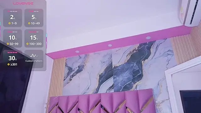 Snapshot of littleebonymommy chatting on November 19, 2025, 4:18 pm littleebonymommy online show from November 19, 2025, 4:18 pm