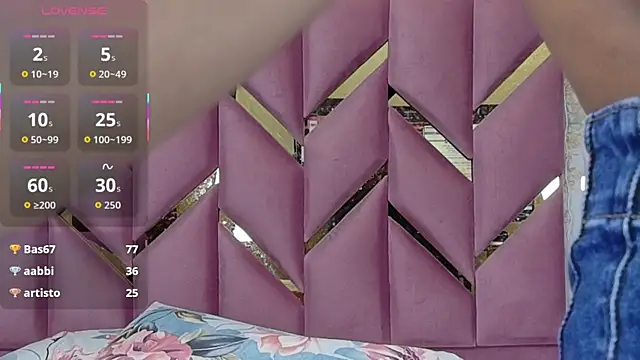 Snapshot of littleebonymommy chatting on November 13, 2025, 3:32 am littleebonymommy online show from November 13, 2025, 3:32 am