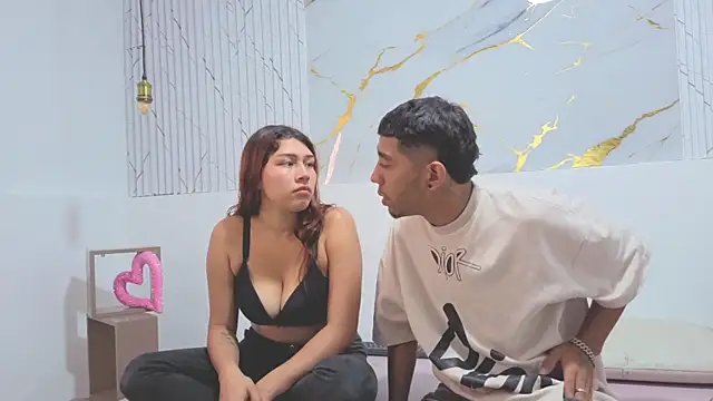 Snapshot of Annyeli chatting on November 25, 2025, 11:32 am Annyeli online show from November 25, 2025, 11:32 am