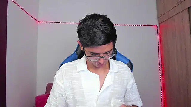 Snapshot of Ethan_Sai___ chatting on December 9, 2024, 8:11 am Ethan Sai    online show from December 9, 2024, 8:11 am