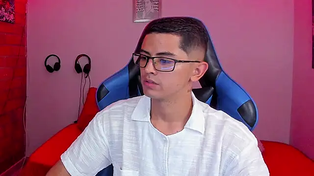 Snapshot of Ethan_Sai___ chatting on October 15, 2025, 3:16 am Ethan Sai    online show from October 15, 2025, 3:16 am