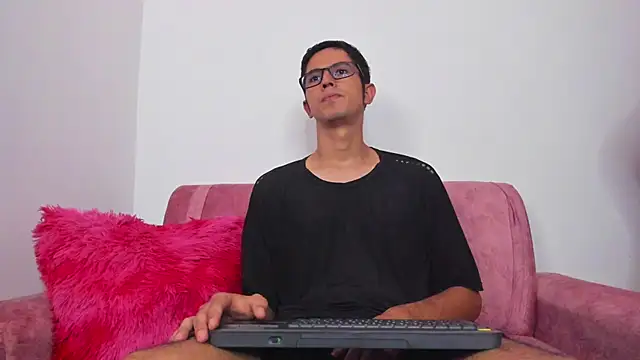 Snapshot of Ethan_Sai___ chatting on December 14, 2024, 12:11 am Ethan Sai    online show from December 14, 2024, 12:11 am