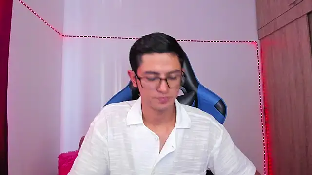 Snapshot of Ethan_Sai___ chatting on December 8, 2024, 9:08 pm Ethan Sai    online show from December 8, 2024, 9:08 pm