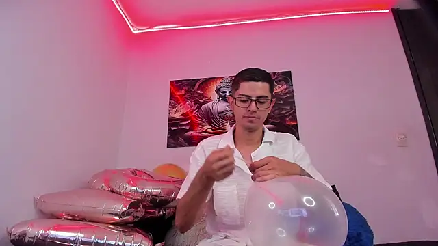 Snapshot of Ethan_Sai___ chatting on September 29, 2025, 5:29 pm Ethan Sai    online show from September 29, 2025, 5:29 pm