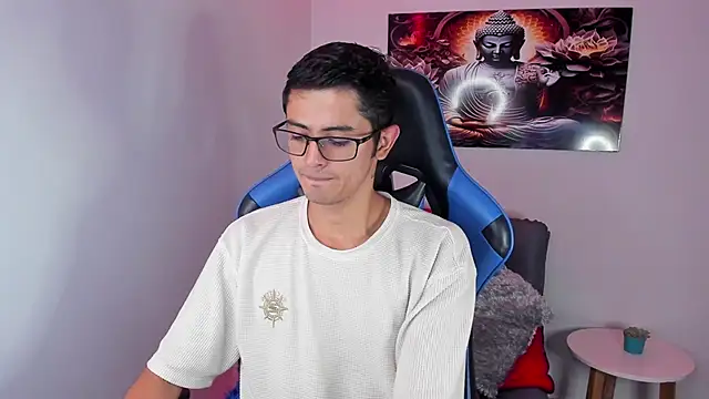 Snapshot of Ethan_Sai___ chatting on March 7, 2025, 6:33 pm Ethan Sai    online show from March 7, 2025, 6:33 pm