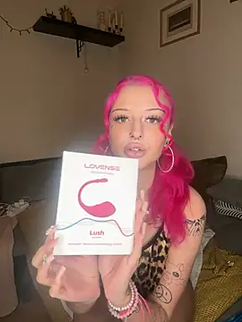 Snapshot of hellokittyy024 chatting on December 30, 2024, 12:00 am hellokittyy024 online show from December 30, 2024, 12:00 am