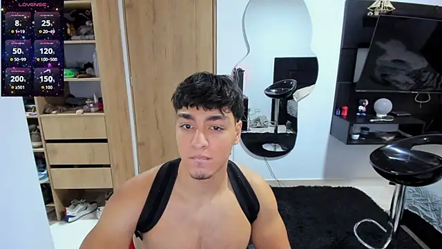 Snapshot of Cristhian_Evans chatting on September 17, 2025, 12:07 pm Cristhian Evans online show from September 17, 2025, 12:07 pm