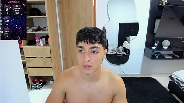 Snapshot of Cristhian_Evans chatting on September 30, 2025, 12:44 pm Cristhian Evans online show from September 30, 2025, 12:44 pm