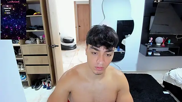 Snapshot of Cristhian_Evans chatting on October 17, 2025, 12:07 pm Cristhian Evans online show from October 17, 2025, 12:07 pm