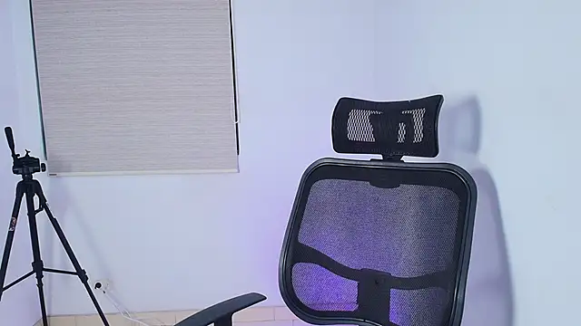 Snapshot of Justyn_Ross chatting on October 3, 2025, 6:37 am Justyn Ross online show from October 3, 2025, 6:37 am