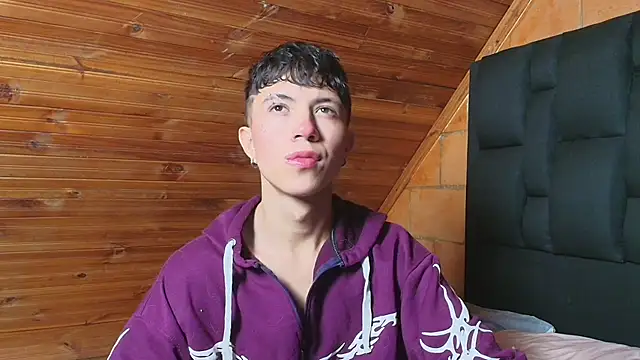 Snapshot of Justyn_Ross chatting on October 27, 2025, 5:52 am Justyn Ross online show from October 27, 2025, 5:52 am