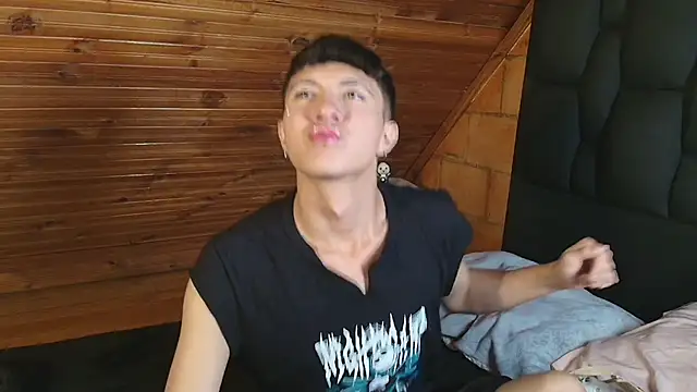 Snapshot of Justyn_Ross chatting on October 31, 2025, 11:11 pm Justyn Ross online show from October 31, 2025, 11:11 pm