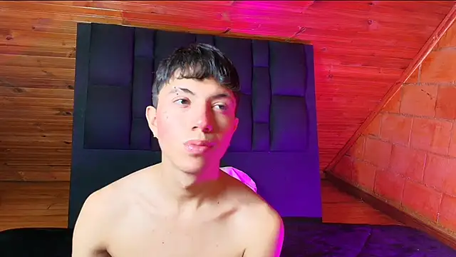 Snapshot of Justyn_Ross chatting on October 13, 2025, 4:30 pm Justyn Ross online show from October 13, 2025, 4:30 pm