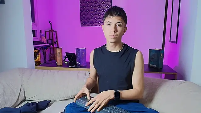 Snapshot of Justyn_Ross chatting on September 11, 2025, 12:32 am Justyn Ross online show from September 11, 2025, 12:32 am