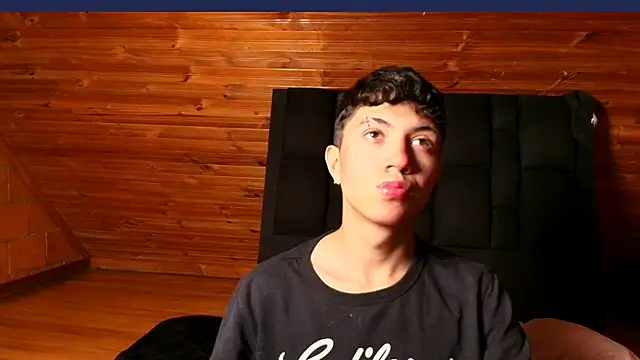 Snapshot of Justyn_Ross chatting on October 15, 2025, 6:33 am Justyn Ross online show from October 15, 2025, 6:33 am