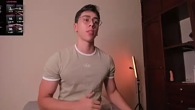 Snapshot of Alexx_oconnor chatting on January 13, 2025, 5:44 am Alexx oconnor online show from January 13, 2025, 5:44 am