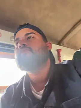 GABRIELGARCIA1313 online show from February 2, 2026, 5:01 pm